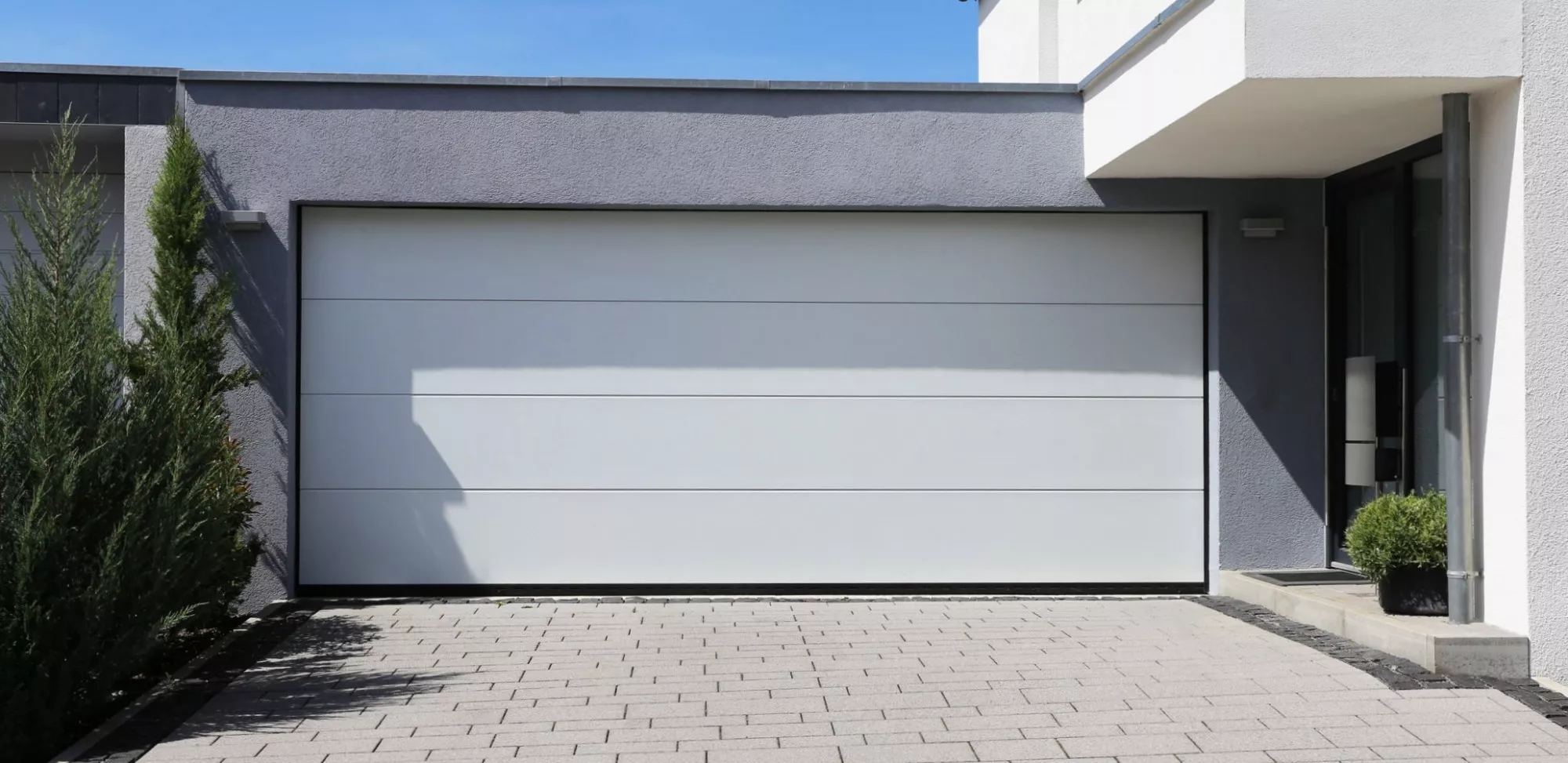 Как выбрать подрядчика по монтажу гаражных и промышленных секционных ворот